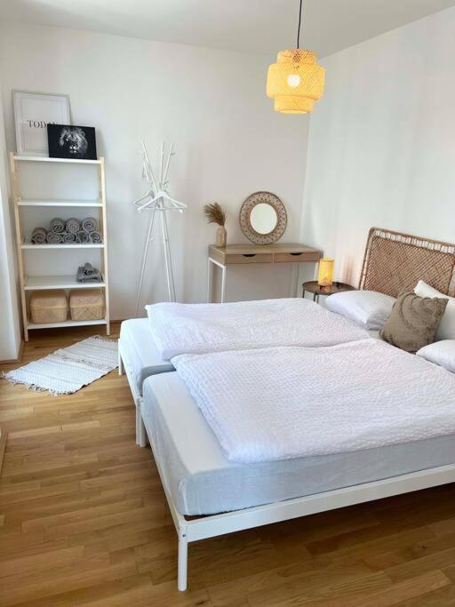 Donaublick Oasis: Stylische Wohnung Viena Exterior foto
